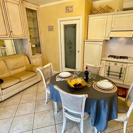 Apartamento Doctor House Desenzano Desenzano del Garda Exterior foto