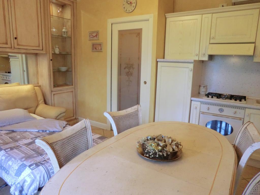 Apartamento Doctor House Desenzano Desenzano del Garda Exterior foto