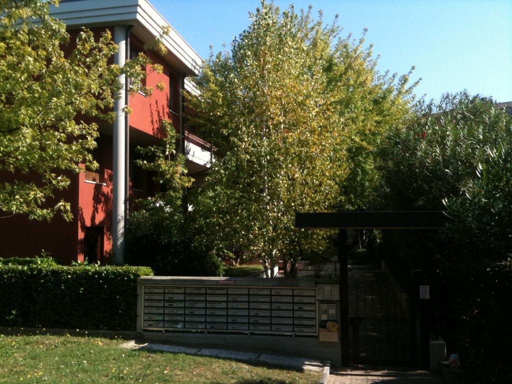 Apartamento Doctor House Desenzano Desenzano del Garda Exterior foto