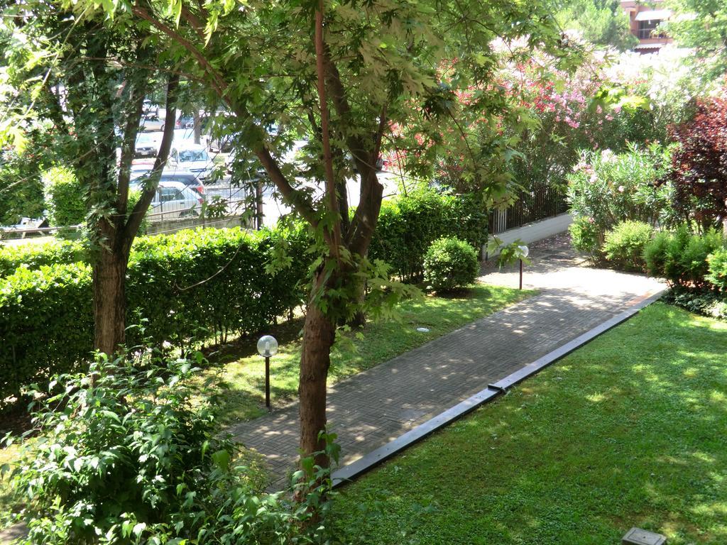 Apartamento Doctor House Desenzano Desenzano del Garda Exterior foto