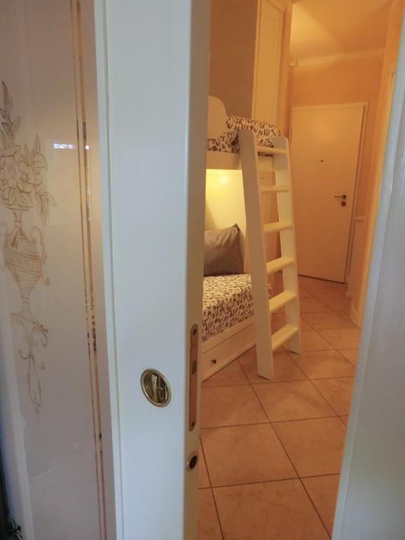 Apartamento Doctor House Desenzano Desenzano del Garda Exterior foto